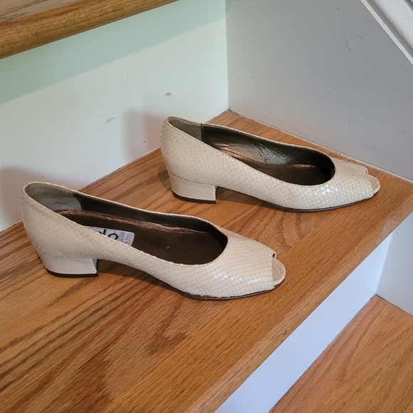 Galo Creme Snakeskin Heels Handmade in Italy - Picture 5 of 7